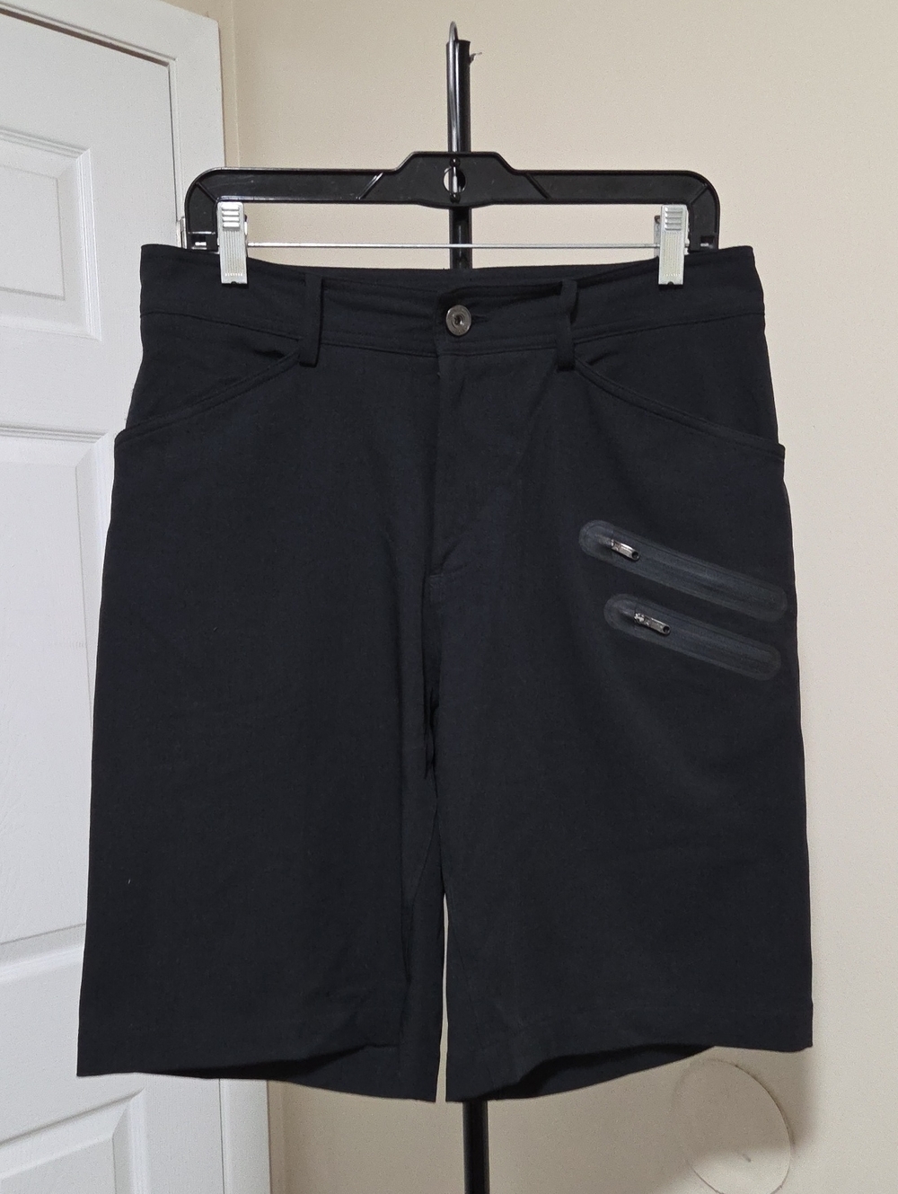 lululemon athletica Black Men's Hybrid Shorts with Dual Zip Pockets